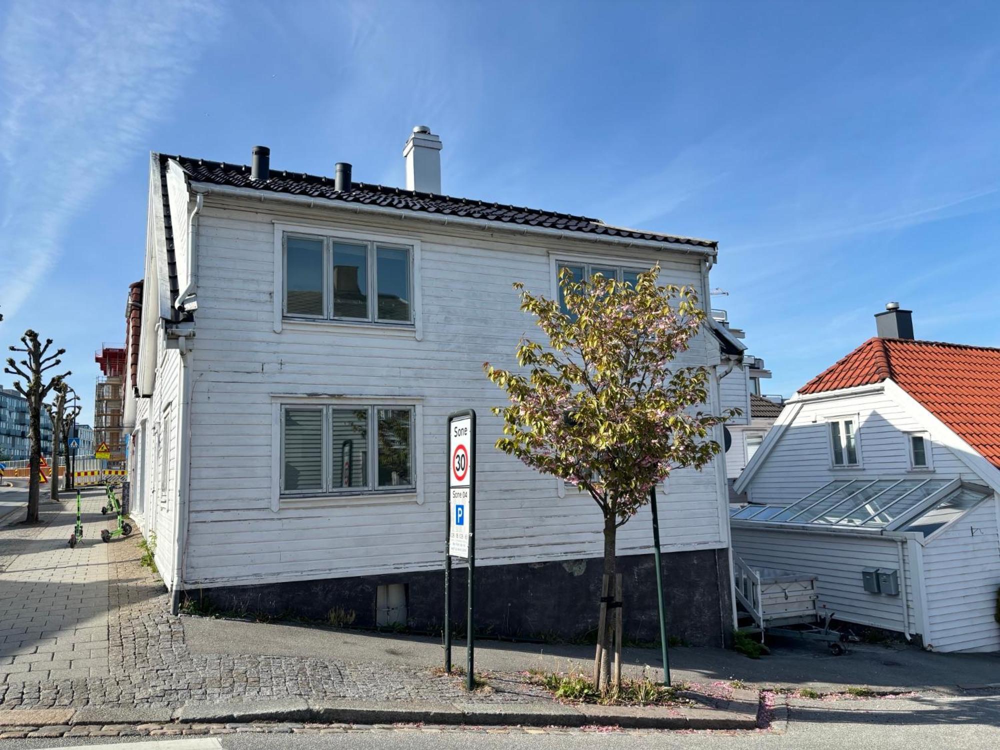 Romslig Og Velutstyrt Leilighet I Gamle Leilighet